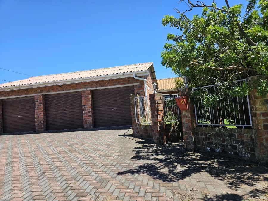 4 Bedroom Property for Sale in Kabega Park Eastern Cape